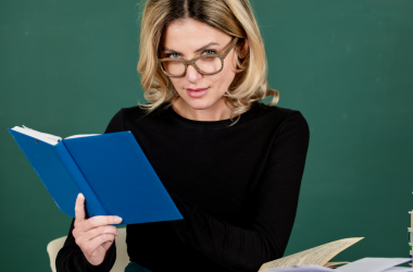 Ассоциация городов просит у правительства средства на зарплаты учителей