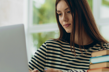 Почти 200 тысяч абитуриентов уже зарегистрированы на НМТ