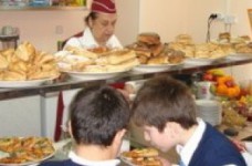 Минздрав проводит проверки школьных пищеблоков, - З. Мытник