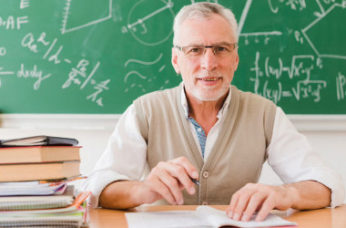 Трудовые отношения с учителями-пенсионерами