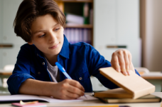 Школам поручили готовиться к новому учебному году