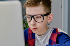 В МОН разъяснили, как оценивать учеников, обучающихся за границей