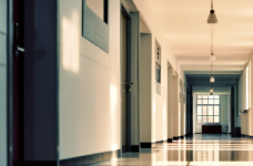 Столичные учителя вынуждены ночью дежурить в укрытиях, - нардеп 