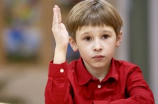 Большинство учеников выполняет задания на среднем уровне