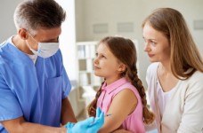 МОН поддерживает отстранение непривитых детей от занятий