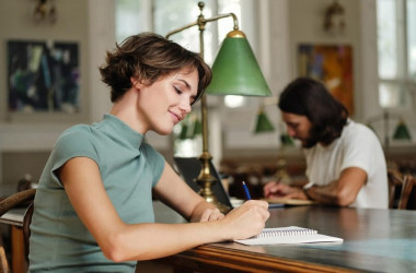 Радиодиктант в 2023 году прочтет Алексей Гнатковский