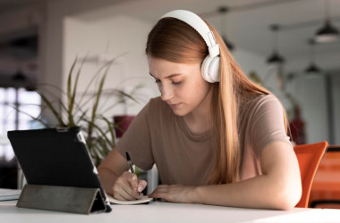 Студентов приглашают на онлайн-лекции по украинистике