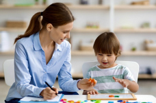 Воспитателям детсадов планируют сократить рабочее время