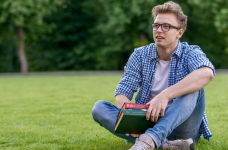 У МОН нет возможности выплачивать стипендии всем студентам