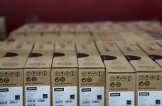 Ученики трех областей получат две тысячи ноутбуков