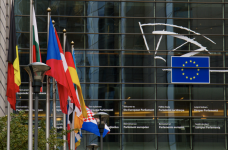 Национальные меньшинства смогут учиться на языках ЕС