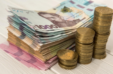 Привлекает ли ваша школа средства родителей и спонсоров?