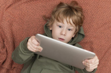 Соцсети, игры и родительские контроли: советы взрослым