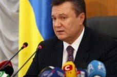 Янукович обещает учителям специальную премию