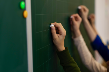 К обеспечению безопасности школ привлекут полицейских