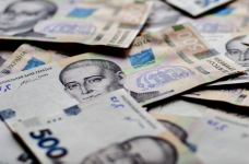 В декабре Украина получила на соцвыплаты 5 млрд долларов