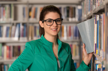 В 2023 году больше всего заявлений абитуриенты подали на «Право»