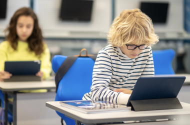 Более 300 тысяч детей нуждаются в гаджетах для обучения