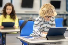 Более 300 тысяч детей нуждаются в гаджетах для обучения