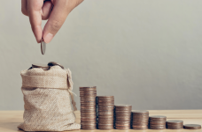 Большинство украинцев продолжают донатить на армию