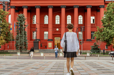 Средняя стоимость обучения на бакалавра 