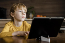 Япония передала технику для цифровых образовательных центров