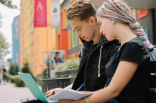 Четверть украинских учеников хотят переехать за границу, – исследование