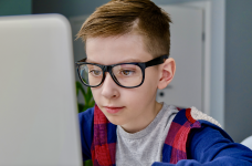 Четверть украинских школьников вынуждены учиться дистанционно