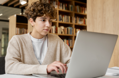 Абитуриентам за границей следует не тянуть с регистрацией на НМТ