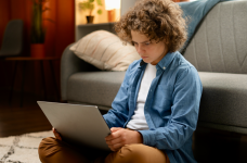 Украинским школьникам нужно более 100 тысяч гаджетов 