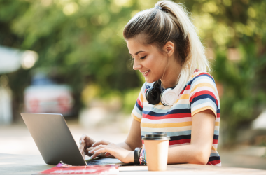 Абитуриенты должны проверять лицензию вуза перед поступлением