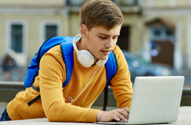 Студенты-мужчины могут выехать за границу на один семестр