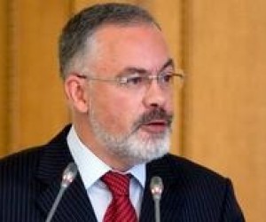 Табачник будет увольнять ректоров, распродающих имущество вузов