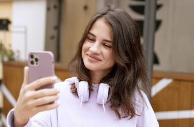 Девушки могут развить навыки в сфере медиа и коммуникаций