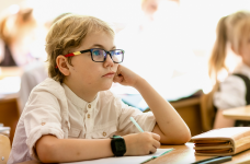 Образовательный омбудсмен считает, что начало обучения в августе является нарушением 