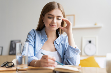 Начались вступительные экзамены в колледжах для поступающих после 11 класса