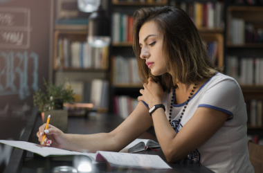 Можно ли поступить в вуз на контракт раньше, чем 9 августа