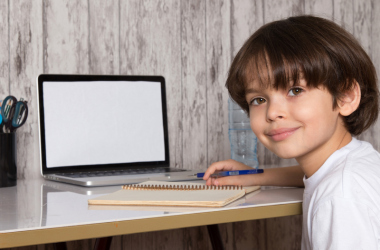 Украинских школьников обеспечат подержанными гаджетами из США и Европы