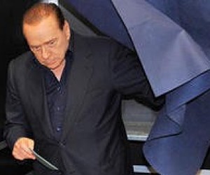 Берлускони стал объектом резкой критики из-за реформы системы образования