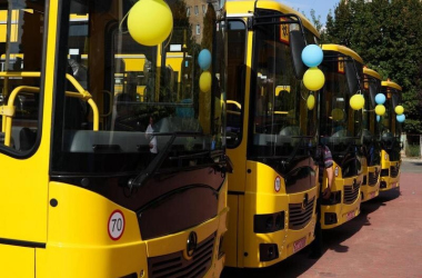 Для организации подвоза учеников приобрели 219 школьных автобусов