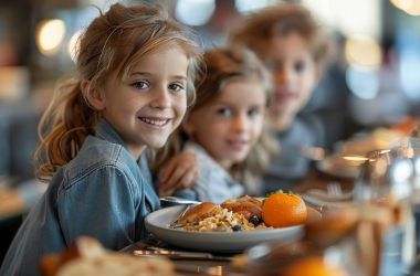 Учеников 1–4 классов обеспечат бесплатным питанием до конца года