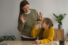 Ассистент воспитателя, учителя, ребенка: кто есть кто?