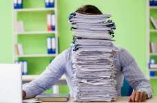 МОН намерено запретить все виды запросов к школам