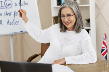 Сертификацию педагогов в 2025 году распространят на учителей английского