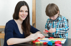 МОН определило особенности работы ассистента ребенка в детсадах