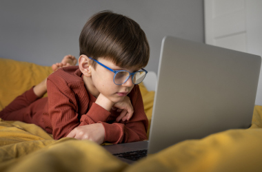 Почти 70% детей проводят в сети более 3 часов в день