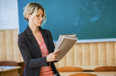 Омбудсмен просит учителей отправлять письма о конкурсных отчетах