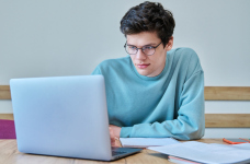 Украинцев приглашают пройти три программы переквалификации