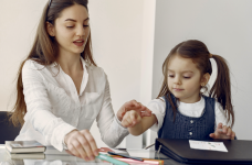 ВР разрешила местным властям увеличивать выплаты работникам детсадов, – комитет