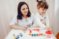 Улучшит ли новый закон о дошкольном образовании условия труда работников детсадов?